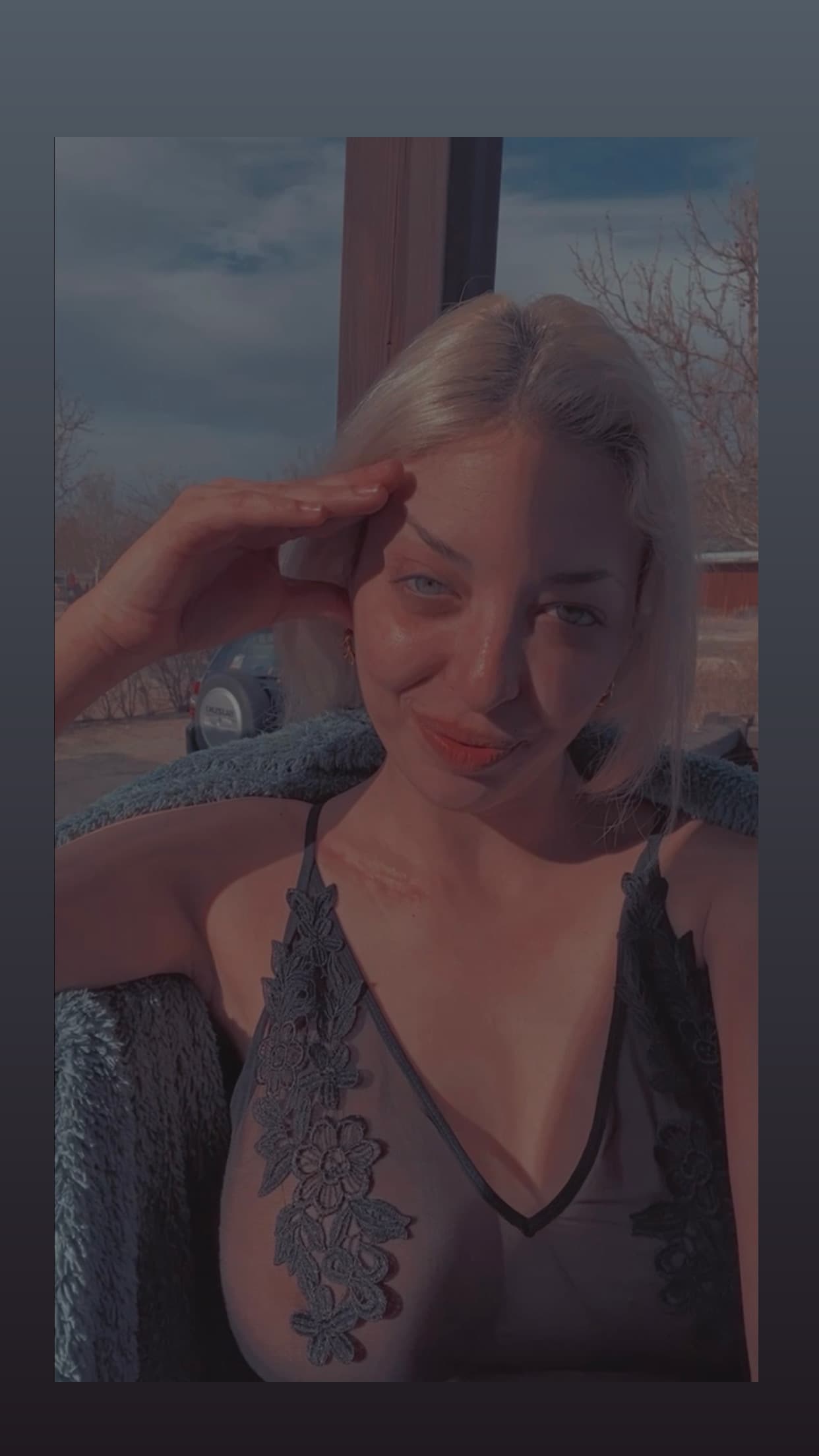 𝑬𝒙𝒄𝒍𝒖𝒔𝒊𝒗𝒆𝑩𝒍𝒐𝒏𝒅𝒆𝒙𝒙𝒙