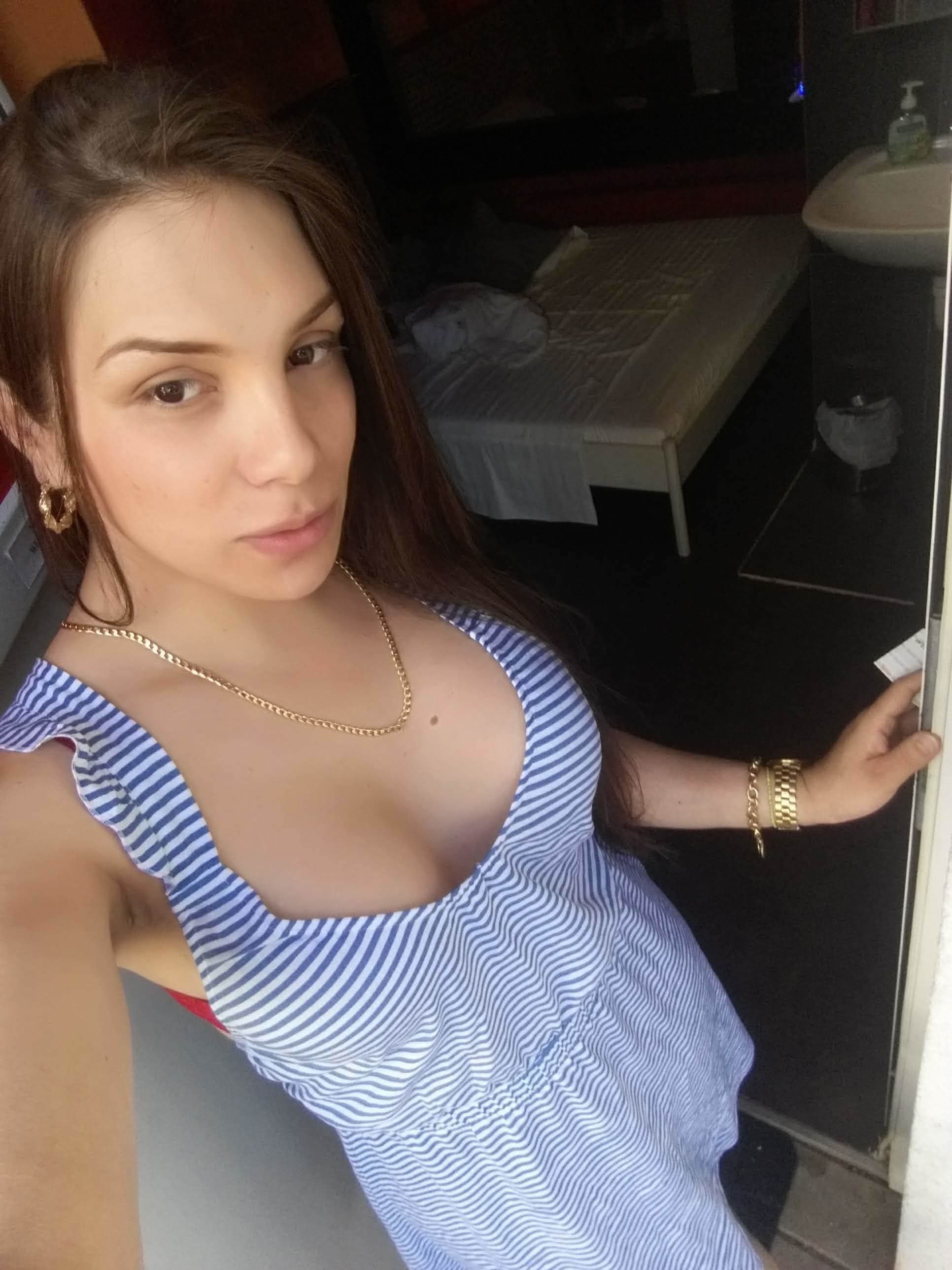 CRYSTAL LATINA